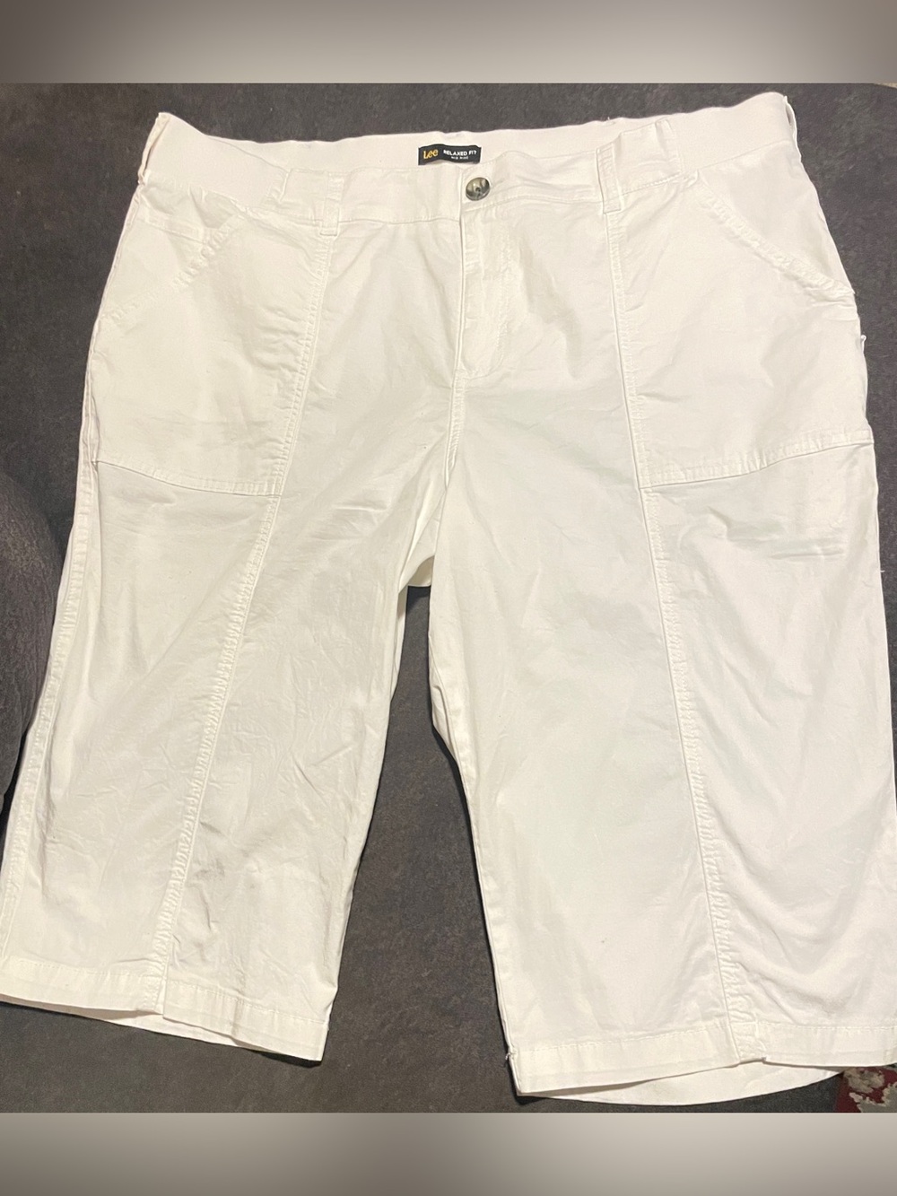 Lee Women’s White Capris with Front Panel Seams